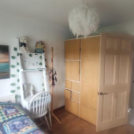 Single Bedroom In Quiet Neighbourhood Glasgow Exterior photo