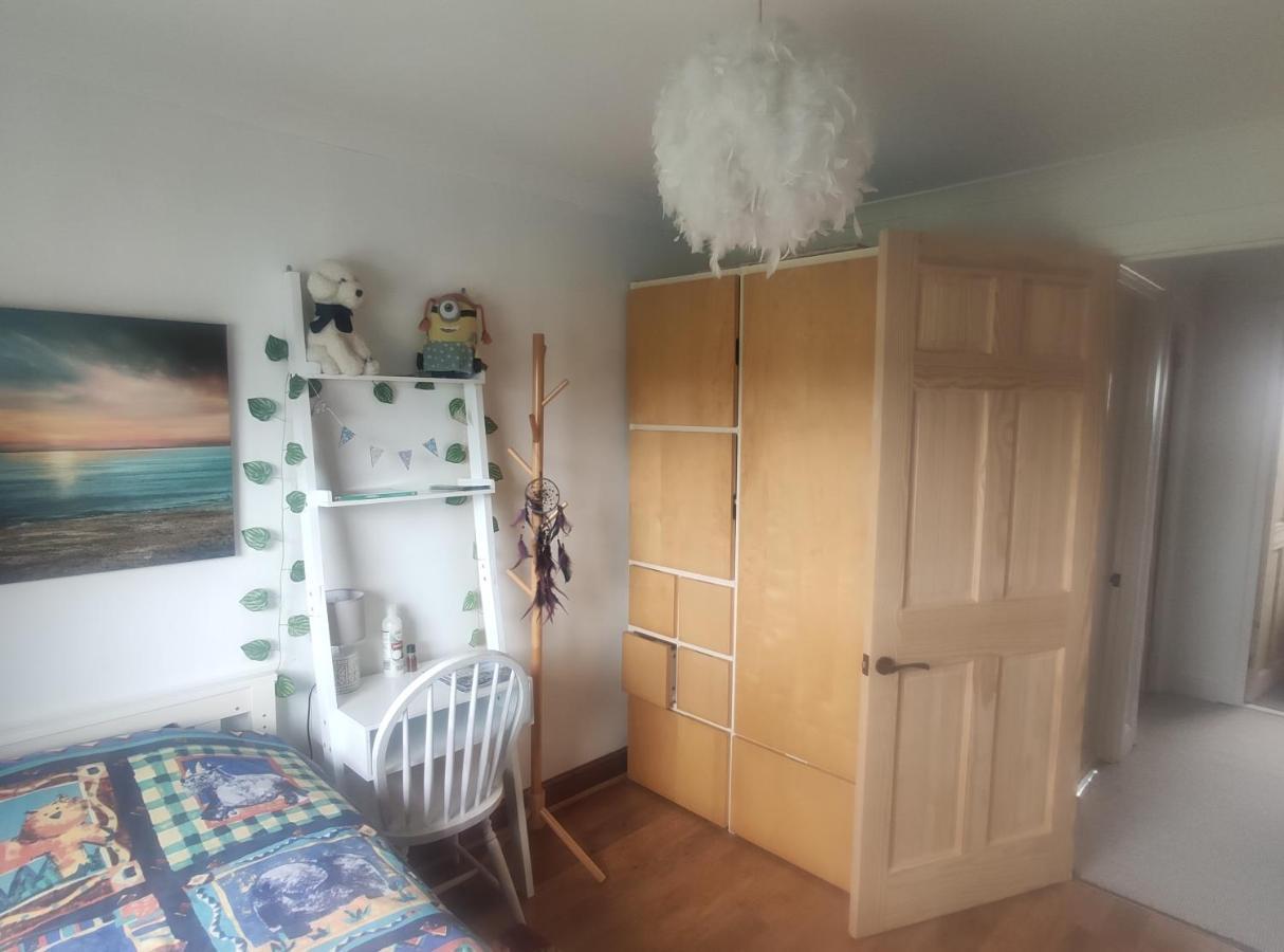 Single Bedroom In Quiet Neighbourhood Glasgow Exterior photo