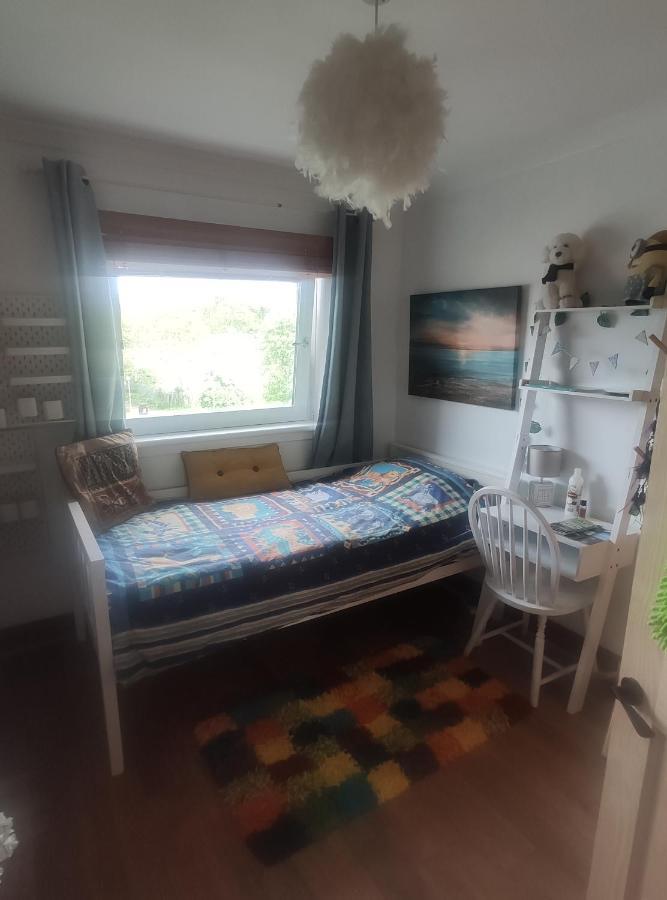 Single Bedroom In Quiet Neighbourhood Glasgow Exterior photo